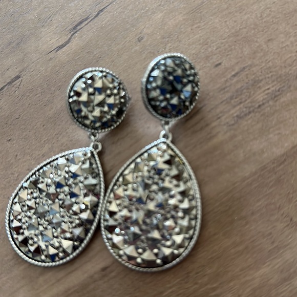 Clutch - Picture 5 of 6